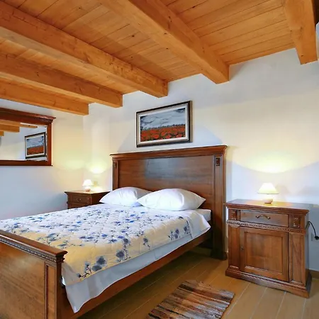 Stancija Salamon Holiday home Svetvincenat