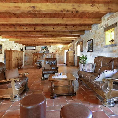 Stancija Salamon Holiday home *