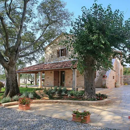 Holiday home Stancija Salamon *
