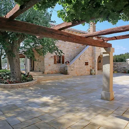 Stancija Salamon Holiday home Svetvincenat